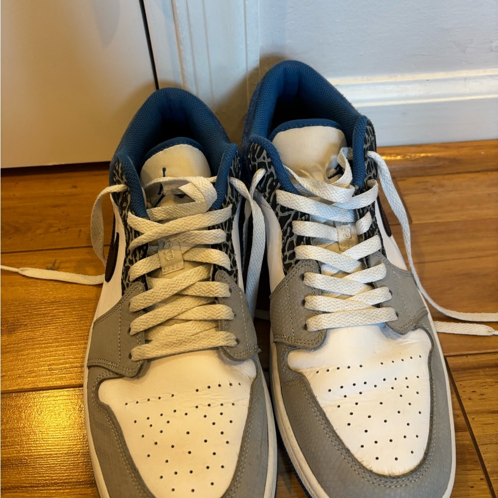Jordan 1 low se “true blue”